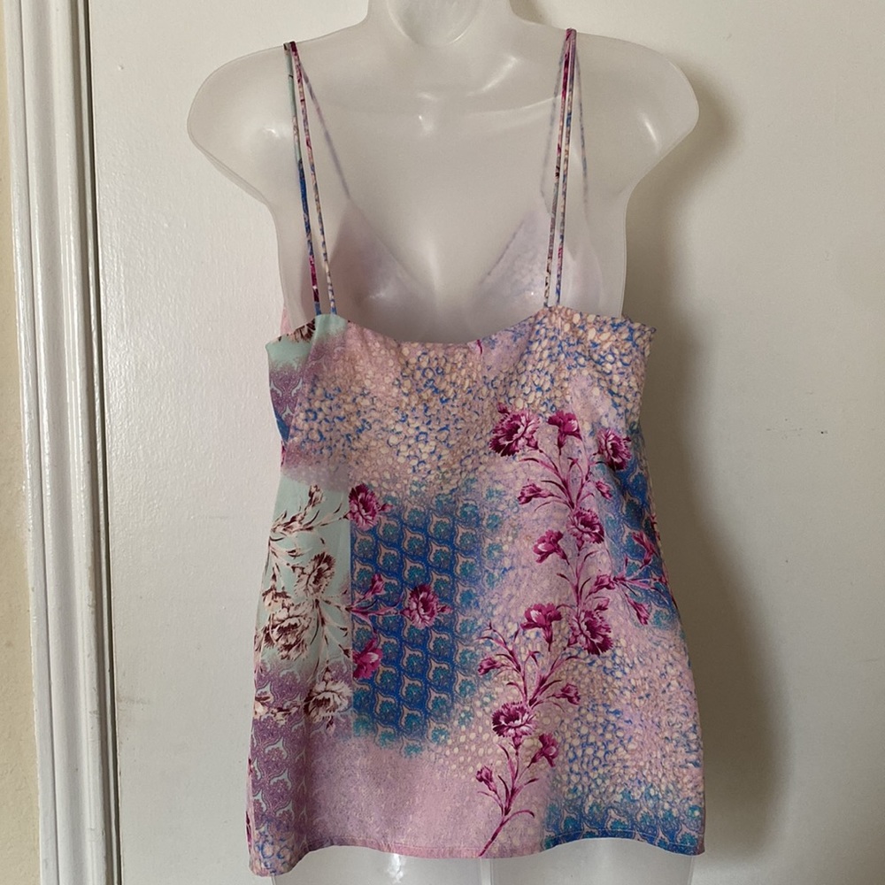 EUC Skies Are Blue Floral Tank - Picture 5 of 7